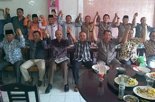 19 dewan Kota Sungaipenuh sepakat gulingkan Asafri Jaya Bakri pada Pilwako Sungaipenuh Desember mendatang.